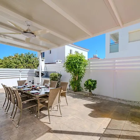 Villa Ayia Triada Gardens *