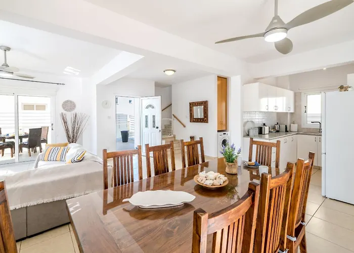 ヴィラ Ayia Triada Gardens